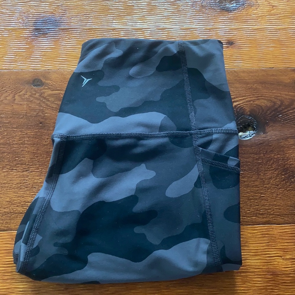 Old Navy Powersoft Camo Leggings